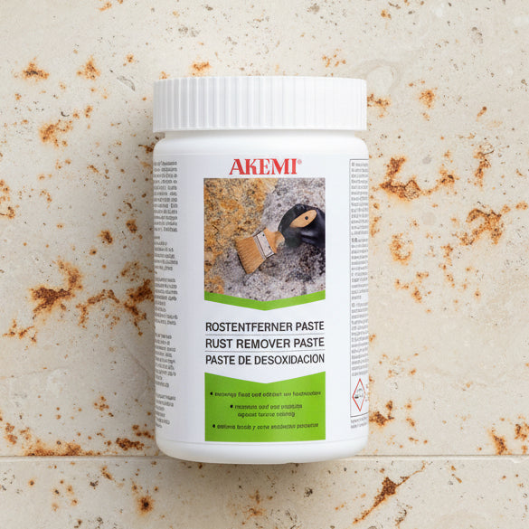 A container of Akemi Rustfjèrer Gel, which is a rust remover paste, with label information and a picture showing the product in use.